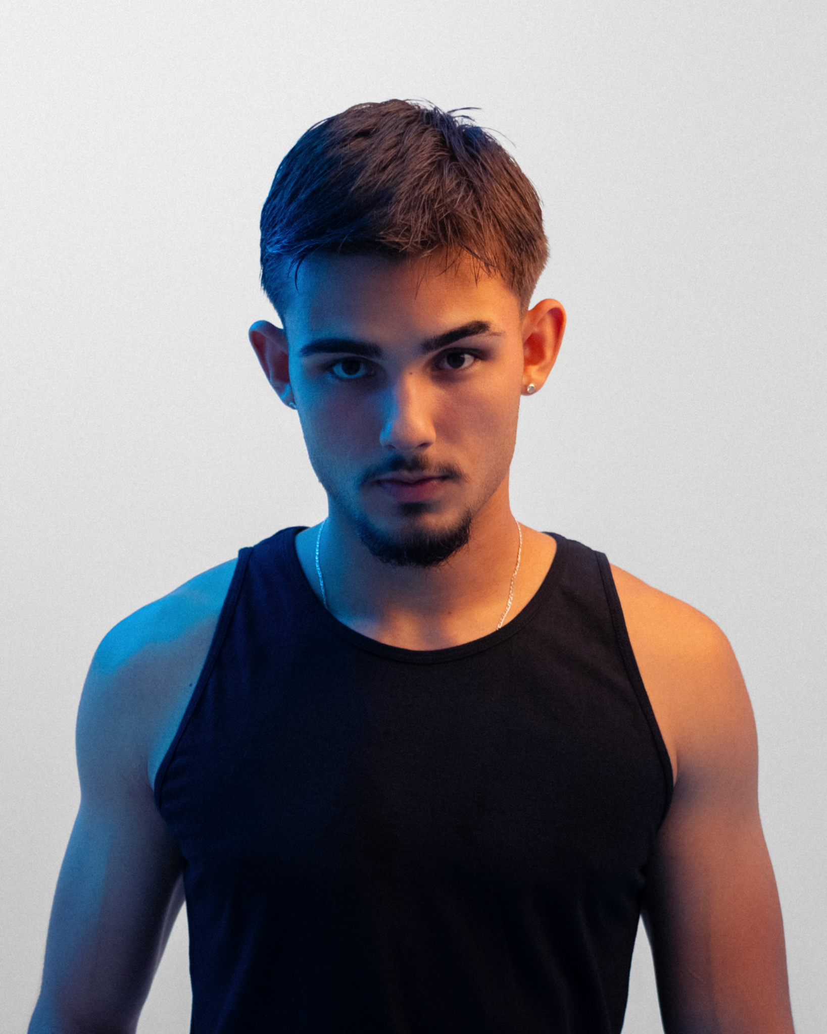 Retrato com luz azul e quente